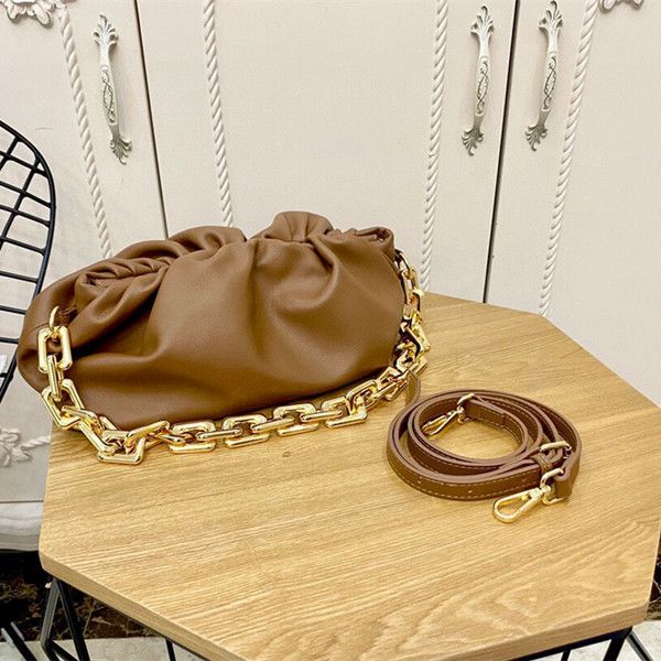 

ins супер огнь чистой красные кожаной толстая цепь облако портативный мешок подмышки одно плеча для женщин 2020