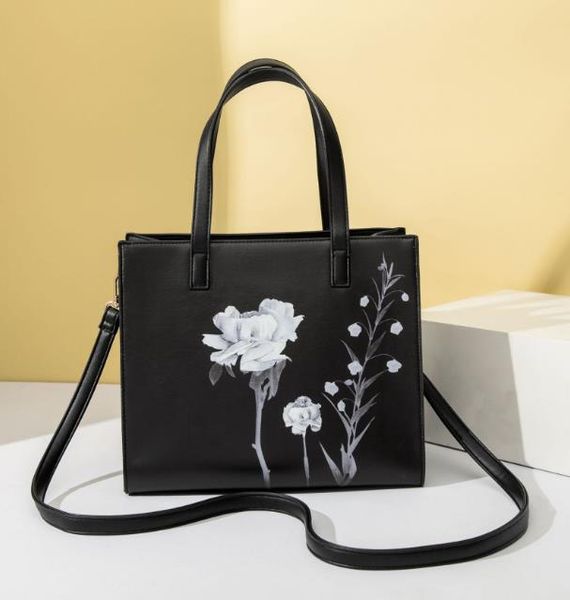 

designer women's bag 2020 diagonal shoulder bag retro printed wild handbag