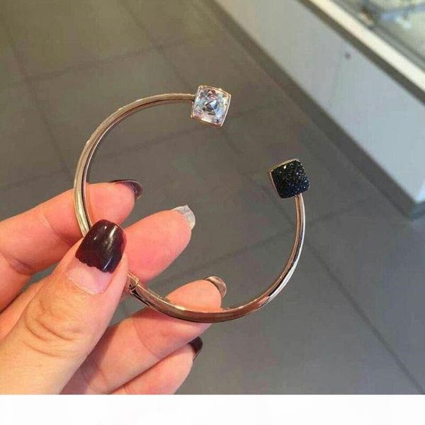 

purchasing genuine s-wa-rov-sk-i bracelet pyramid crystal bracelet to send his girlfriend a birthday gift, Golden;silver