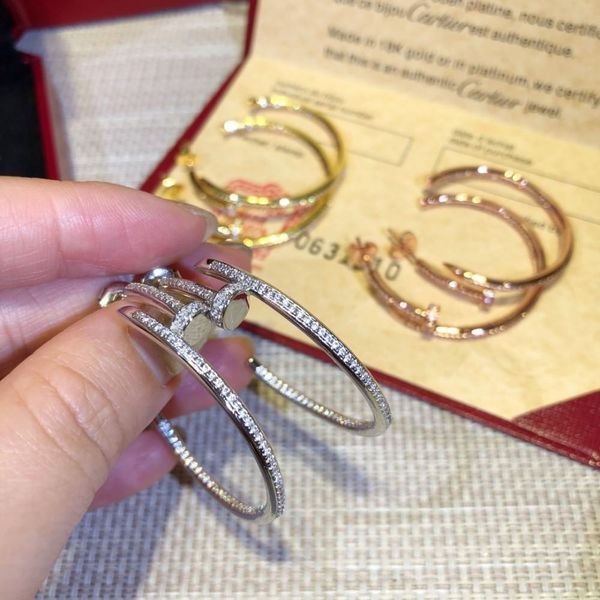 

2019 latest model women's earrings stud for goddess classic classic nail with drill, Golden;silver
