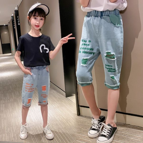 

children's panty panty girls' letter-pierced denim middle 2020 new medium and large children's pants fashionable capri pants, Blue