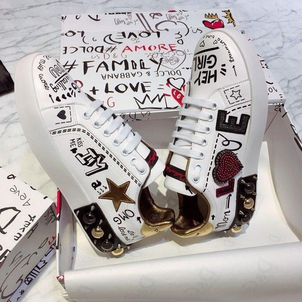 

2020x new trend hand-painted graffiti leather casual shoes embroidered men and women sports shoes fashion wild couple shoes, size 35-451, Black