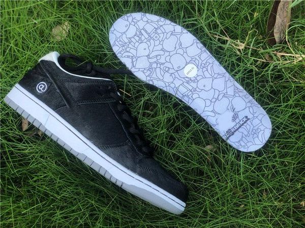 

medicom toy x sb dunk low be@rbrick skate shoes black sail hairy upper running shoes men sports sneakers with box cz5127-001