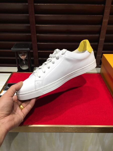 

2019d spring and summer new men's flat white trend shoes, trend wild sports shoes, leather lace-up shoes, original box packaging: 38-44, Black