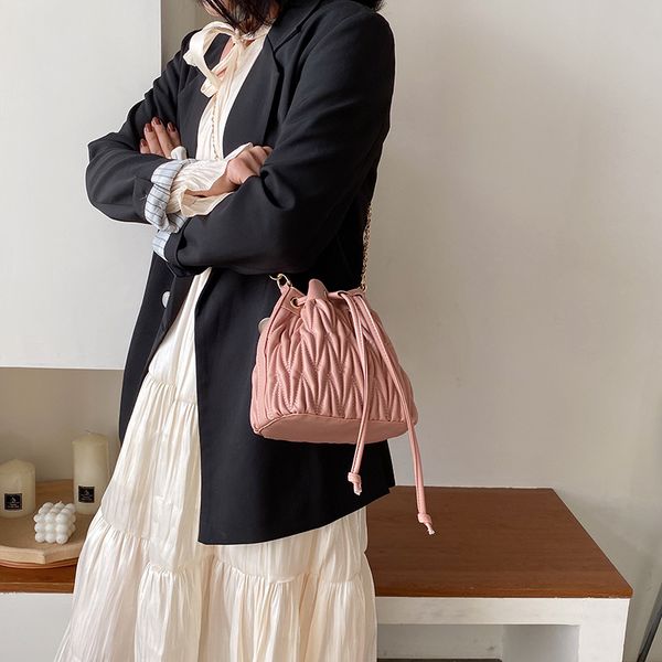

2020 new shoulder bag women's casual fashion korean chain bucket bag fold drawstring crossbody