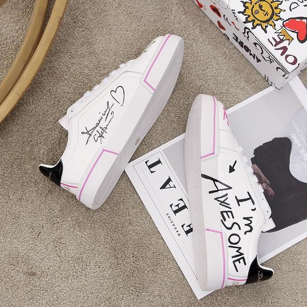 

2020f new trend embroidered graffiti leather casual shoes outdoor men and women sports shoes fashion wild couple shoes, size 35-451, Black