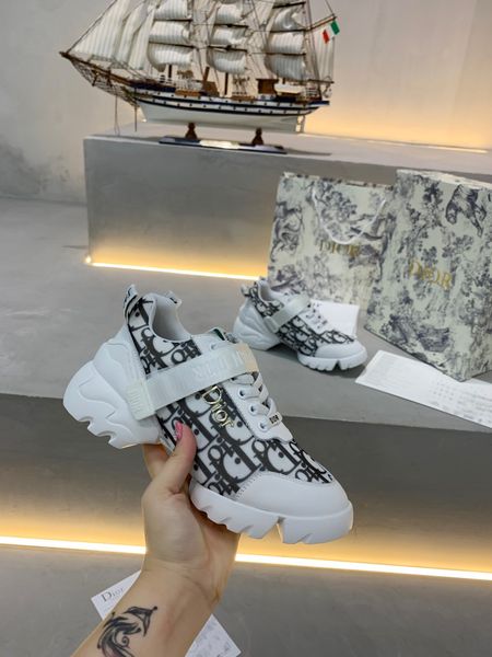 

new10 luxury design ladies casual shoes, fashionable all-match sports shoes, outdoor breathable women's shoes, original box packaging, Black