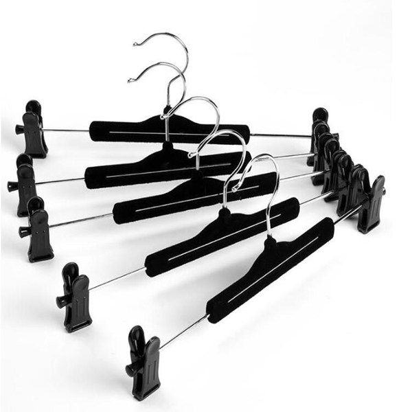 100pcs Hanger ligar Black Velvet reunido cabide com clipes para calças e uma saia