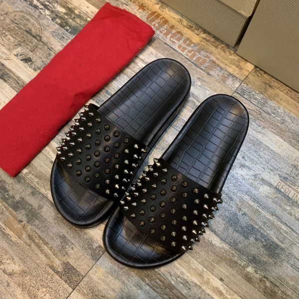 

открытый сплошной цвет из натуральной кожи пляжа slide sandals шипованной плоской тапочки заклепка flat мужчина тапочки, Black