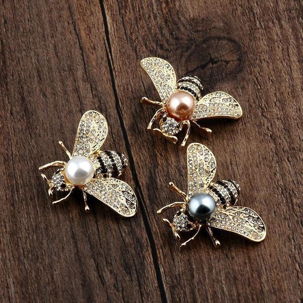 

european and american three-dimensional bee highlight pearl brooch, small suit dual-use delicate alloy pin, one generation, Gray