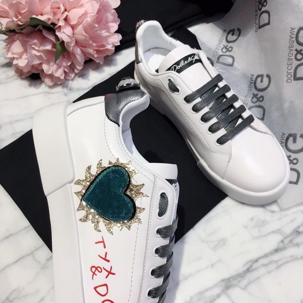 

2021-2020x new trend embroidered graffiti leather casual shoes outdoor men and women sports shoes fashion wild couple shoes ,size 35 -45, Black