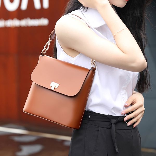 

women's 2020 new fashion korean lock hand hand shoulder strap hand bucket bag women's shoulder messenger bag