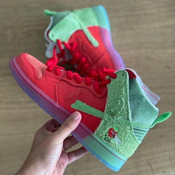 

sb dunk high strawberry cough release info skateboarding shoes men women casual shoes with box delivery, Black