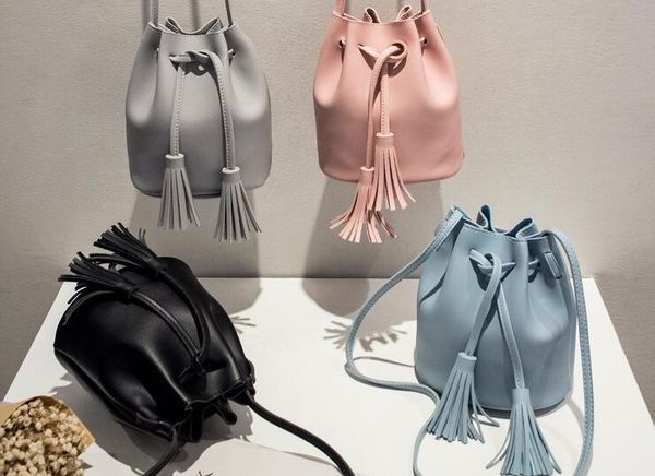 

новый вид мешок женщины, японский и корейское издание, женское одно плечо slant сумки, ретро-кисточки дренаж barrel bag