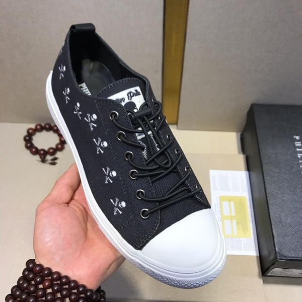 

2019v summer new men's tide shoes, flat shoes fashion sports shoes, all in the original packaging, male code 38-45, Black