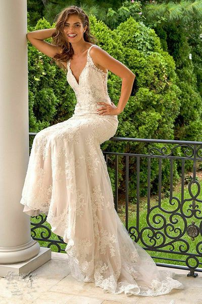 

2020 autumn deep v lace small tailed lace wedding dress, White