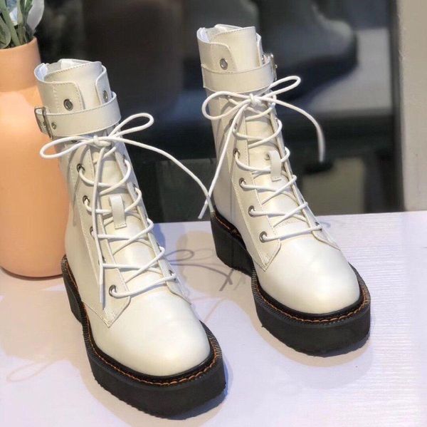 

2020a autumn and winter new small boots belt buckle with martin boots low heel women's boots slip, original box delivery
