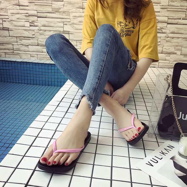 

new summer flip-flops between indoor and outdoor slippers antiskid beach slippers home. lady clip toe is cool, Black