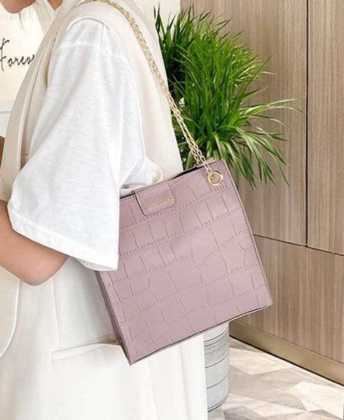 

designer handbag female 2020 texture fashion new trend chain shoulder bag trend portable crossbody bag selling
