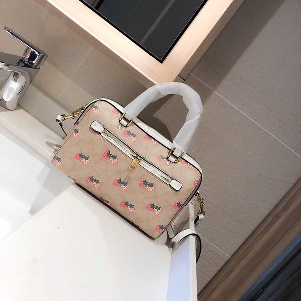 

handbag fashion women's bag shoulder bag 26cm messenger bags women's luggage bags large capacity selling men's and women&#039