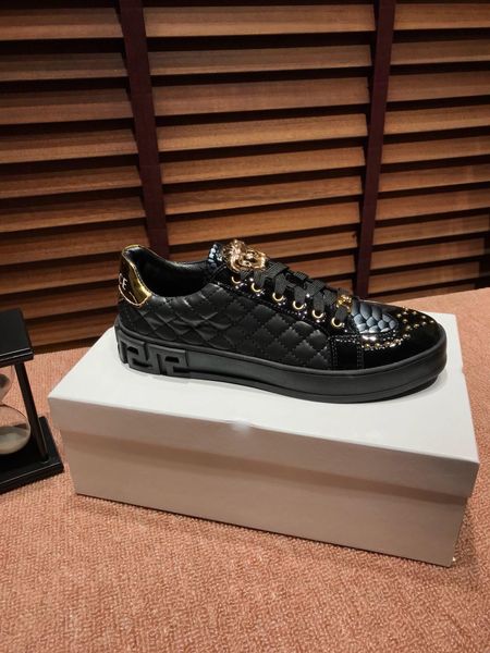

2020s high-end custom leather men's casual shoes, fashion wild sports shoes, original packaging shoe box delivery, yardage: 38-45