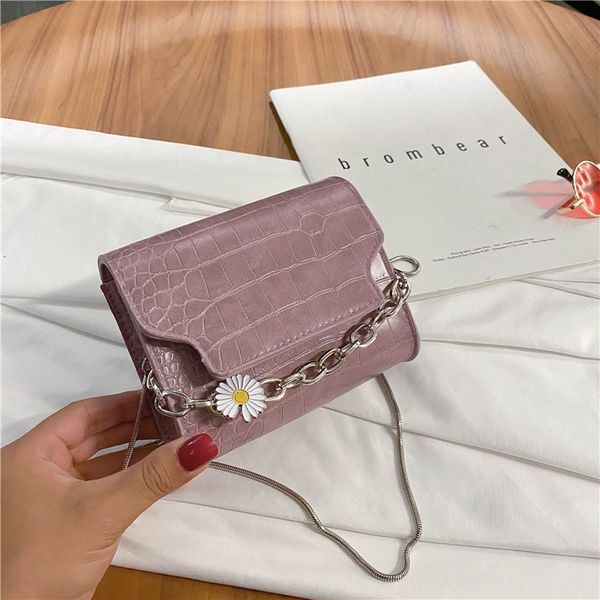 

hwyum summer texture new shoulder small small 2020 chain messenger bag female all-match ins internet celebrity fashion western shoulder bag, White
