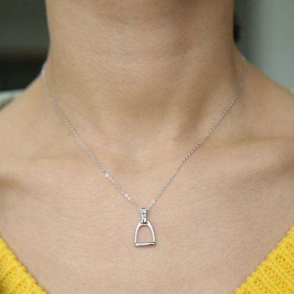 

2020 horse lover sport design 925 sterling silver delicate pendant silver stirrup equestrian necklace
