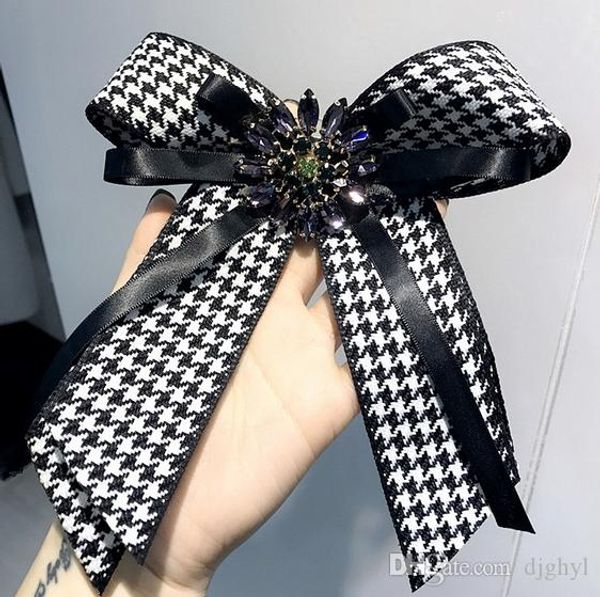 

2018 new design fabric bow brooches for women necktie style brooch pin wedding dress shirt brooch pin handmade accessories fashion gifts, Gray