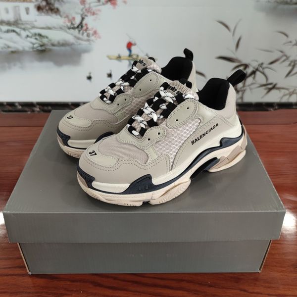 

2020wn designer designs new leisure and entertainment hiking shoes, outdoor jungle adventure shoes, original packaging and box delivery, Black