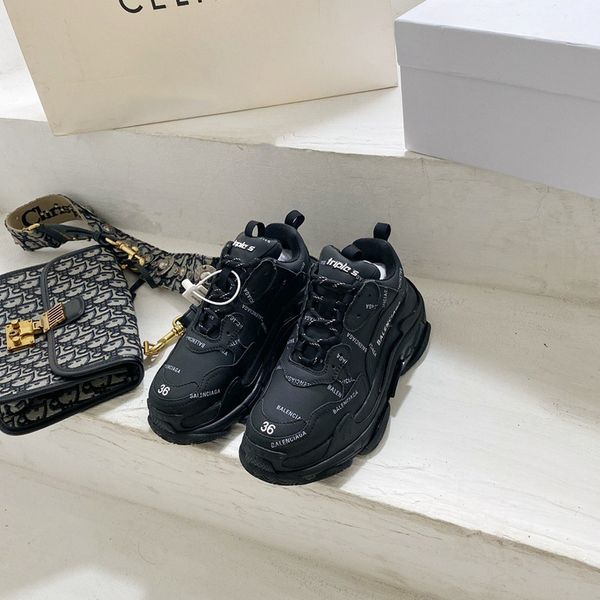 

2020nw designer designs new leisure and entertainment hiking shoes, outdoor jungle adventure shoes, original packaging and box delivery, Black