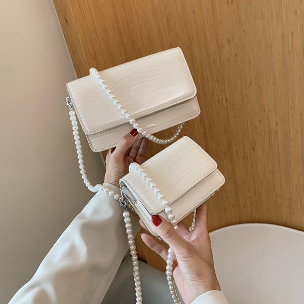 

маленький crossbody сумка 2020 новых модных мод жемчуг цепь небольшая площадь всего-матч плечо сумка дамской