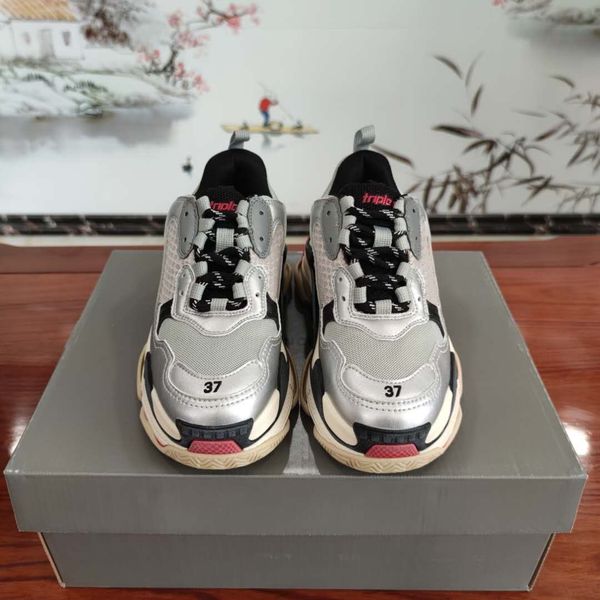 

2020wt designer designs new leisure and entertainment hiking shoes, outdoor jungle adventure shoes, original packaging and box delivery, Black