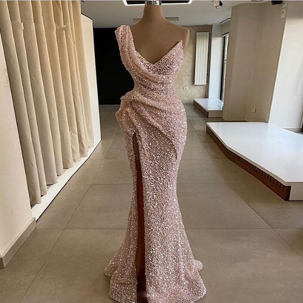 Pretty Sparkle Nude Pink Paillettes Sirena Abiti da ballo Sexy High Side Split Abiti da sera lunghi One spalla Ruffles Party Dress 2020239S