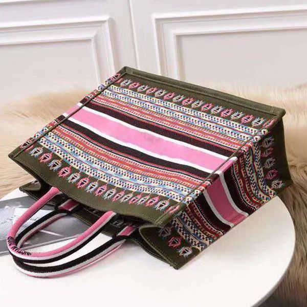 

fashionable lady handbag high-end custom quality handbag classic business leisure fashion bag metal jewelry with long shoulder straps 765