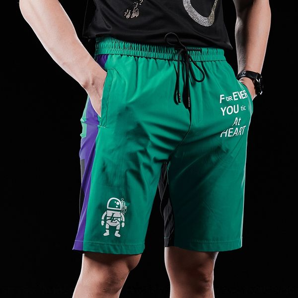 

2020 лето новые случайный обрежется мужской корейский стиль модного мода все-матч отпечатанных спортивных брюк шорт спортивных штаны подходя