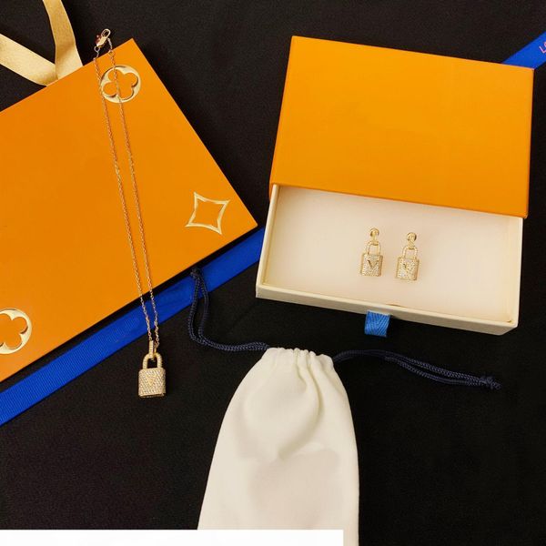 

europe america jewelry sets lady women brass engraved v initials settings full diamond lock 18k gold necklace earrings sets, Silver