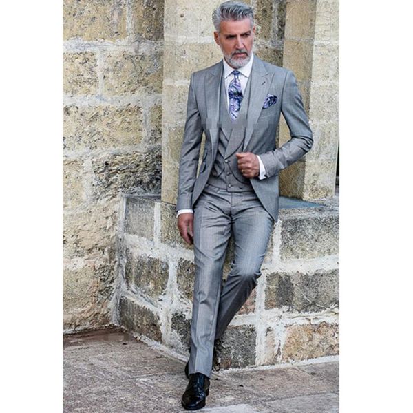 

выполненная на заказ мужские костюмы светло-серый костюм людей отворот свадьбы жених костюм высокого качества пользовательских пожилые мужчи, White;black