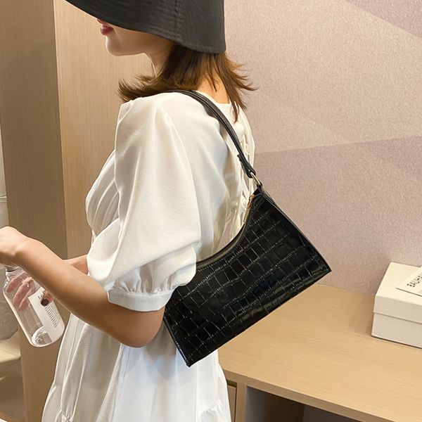 

crocodile pattern baguette handbag for women 2020 candy color chain ladies small shoulder bags fashion design leather armpit bag