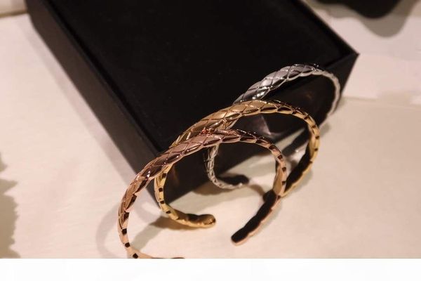 

дизайнеѬ женин бѬалеа Ѭоконого велиѬн изделий Ѭомб ђб-золоой маеѬиал, Black