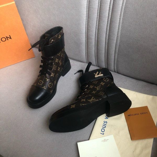 

new17 fashion ladies casual shoes fashion wild women's boots thick bottom ladies martin boots original box packaging fast delivery, Black