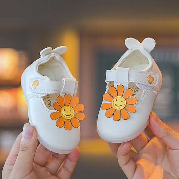 

baby girl cute leather shoes 2020 spring and autumn new korean princess shoes infant toddler first walkers