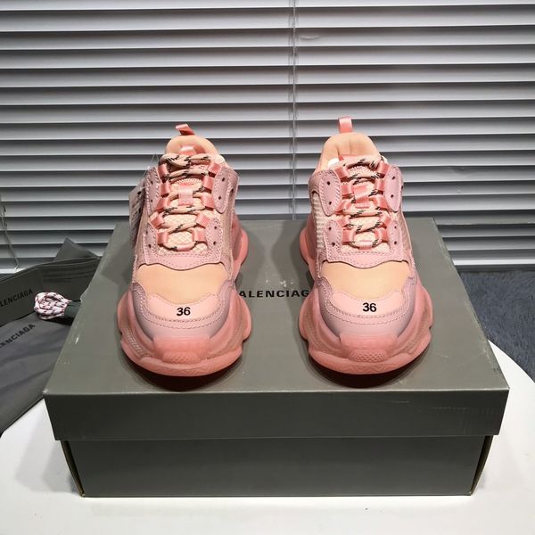 

2020hz designer designs new leisure and entertainment hiking shoes, outdoor jungle adventure shoes, original packaging and box delivery, Black