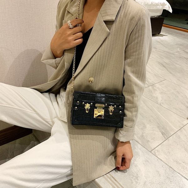 

мода box дама плечо сумка заклепка женщин способ сумка сумка малый квадрат женщины сумка 2019 новых женские наплечные пакеты