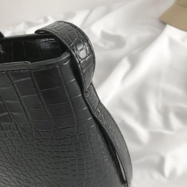 

women crossbody bags leather fashion pure color retro shoulder messenger handbag overall style design simple and generous