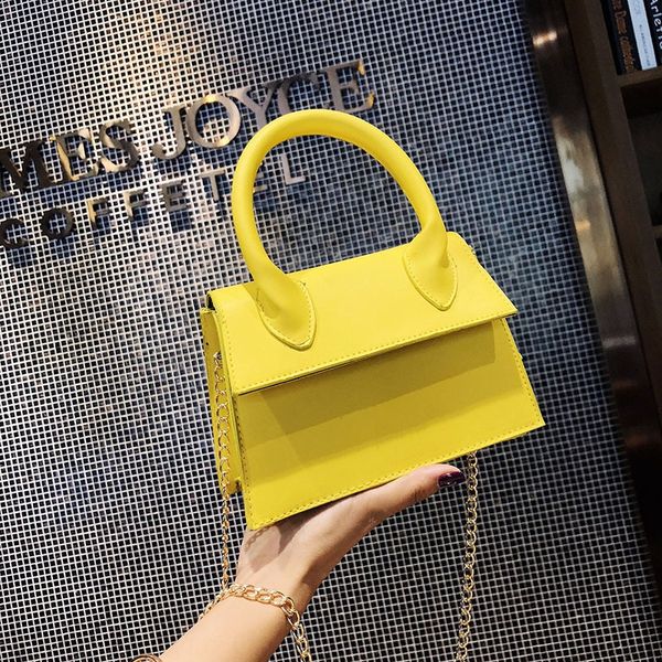 

2019 new tide чистой красного плеча плеча малой сумки в том же стиль дизайн ниши шика цепи небольших женщин косой руки мешок, White