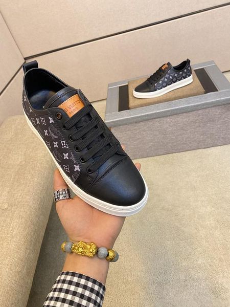 

2020p new trendy leather letters low-lace-up casual men's shoes, fashionable wild outdoor sports shoes, size: 38-45, Black
