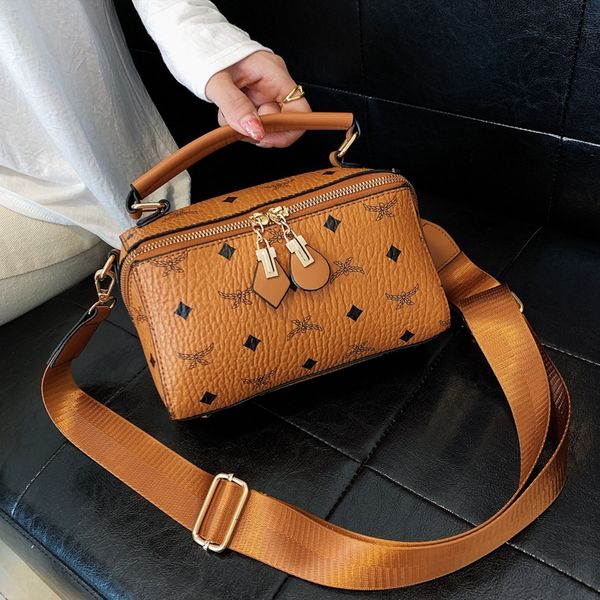 

new women's 2020 fashion korean shoulder pillow bag pu large capacity portable shoulder bag, White