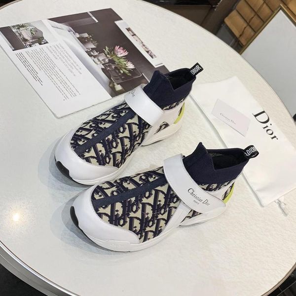 

fast delivery sports men 's shoes comfortable lightweight autumn and winter footwears hook &loop fashion men shoes zapatos de hombre, Black