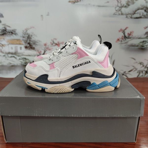 

2020gq designer to create casual and comfortable all-match sports shoes, travel shoes outsole non-slip design with original box delivery, Black