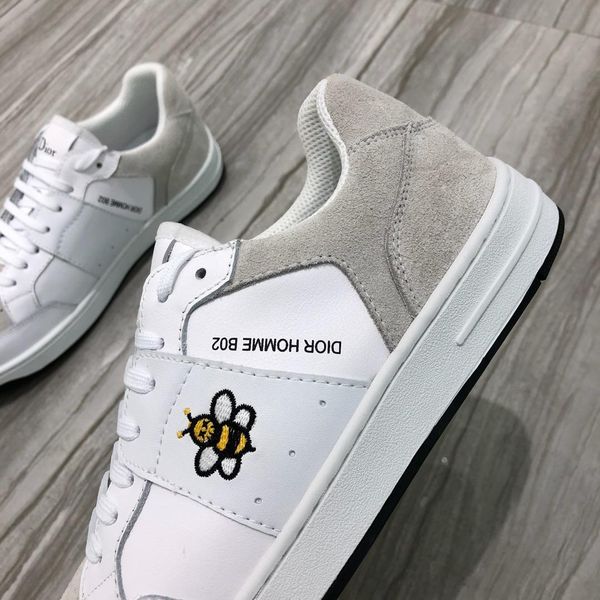 

2019 new spring and summer small white shoes men's shoes wild bee embroidery sports casual shoes original box packaging: 36-44111, Black